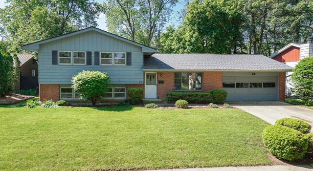 Photo of 311 Hillside Ln, Bloomington, IL 61701