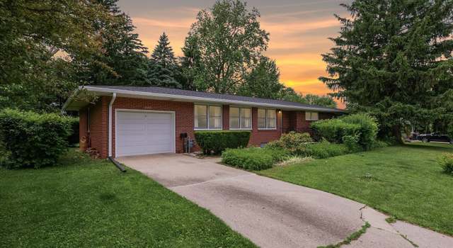 Photo of 2209 Pond St, Urbana, IL 61801