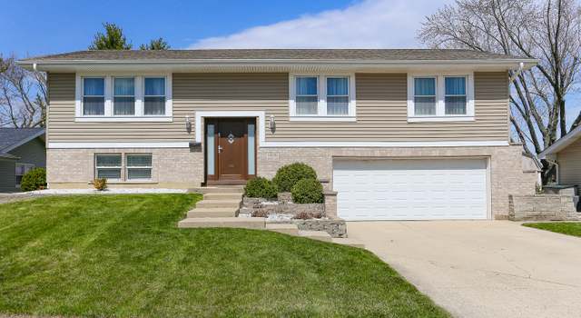 Photo of 1406 Edgefield Ln, Hoffman Estates, IL 60169