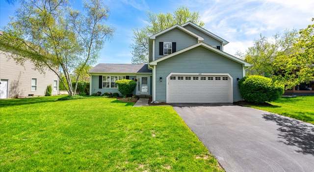 Photo of 621 Hackberry Ln, Algonquin, IL 60102