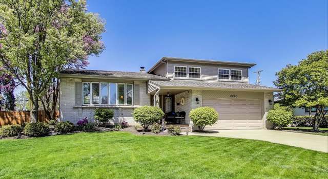 Photo of 2210 E Michael Manor Ln, Arlington Heights, IL 60004