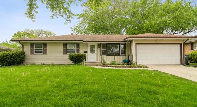 Photo of 1321 Royal Dr, Montgomery, IL 60538