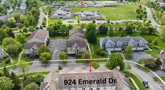 Photo of 924 Emerald Dr, Pingree Grove, IL 60140