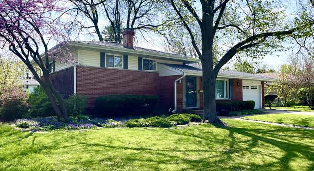 Photo of 111 N Stevenson Ln, Mount Prospect, IL 60056