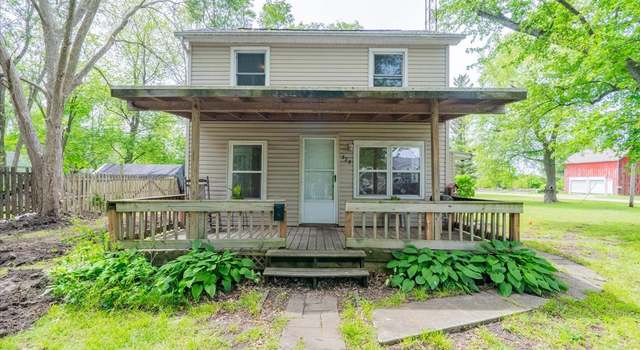 Photo of 323 N 2nd Ave, Chenoa, IL 61726
