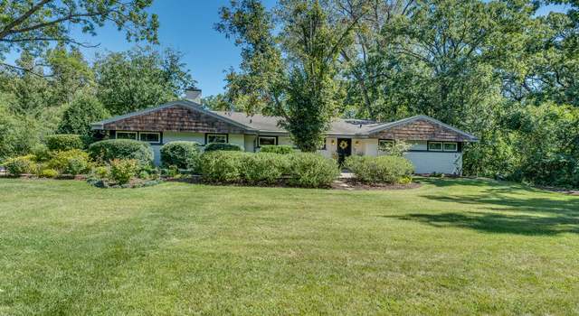 Photo of 2135 Stirling Rd, Bannockburn, IL 60015