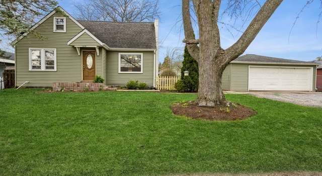 Photo of 1418 Barberry Ln, Round Lake Beach, IL 60073
