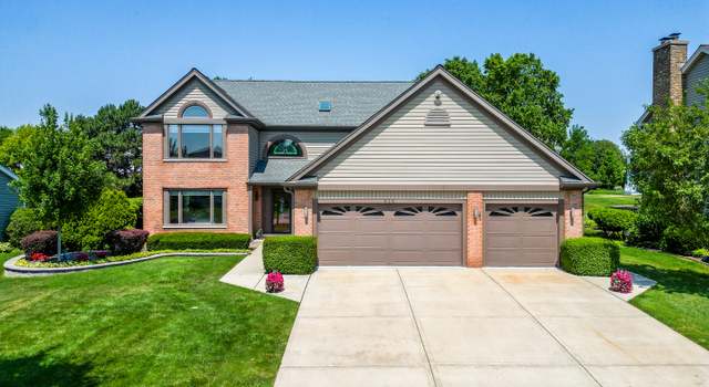 Photo of 410 Woodcroft Ln, Schaumburg, IL 60173