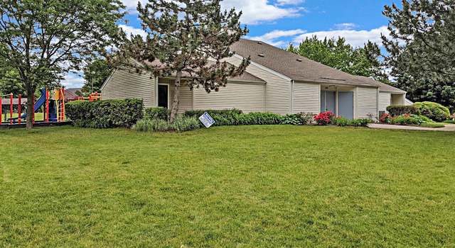 Photo of 1360 N Whispering Springs Cir, Palatine, IL 60074