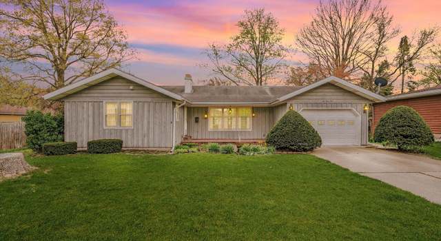 Photo of 249 E Morris St, Bement, IL 61813