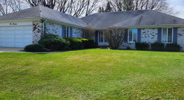 Photo of 114 Dickinson Dr, Wheaton, IL 60189