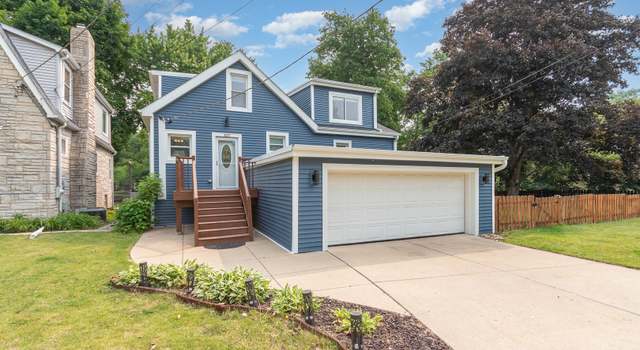 Photo of 1237 Fox River Dr, Algonquin, IL 60102