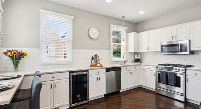 Photo of 1800 W Diversey Pkwy Unit B, Chicago, IL 60614