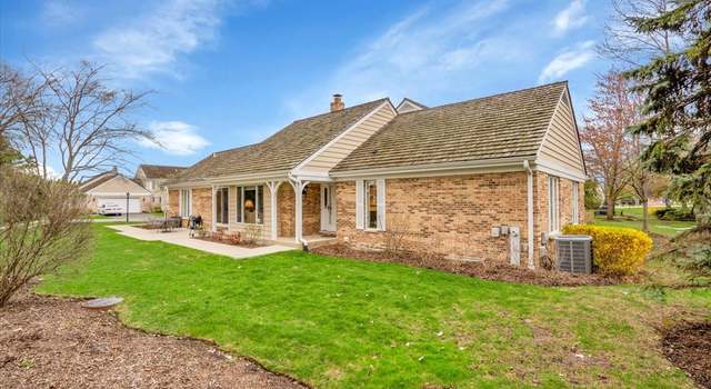 Photo of 1389 Shire Cir #18, Inverness, IL 60067