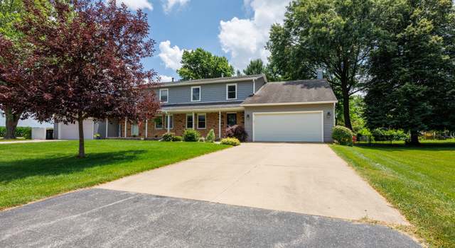 Photo of 8626 Oakmont Rd, Bloomington, IL 61705