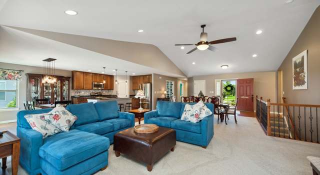 Photo of 1132 Kingsmill Dr, Algonquin, IL 60102