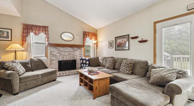 Photo of 307 Valley Rd, North Aurora, IL 60542