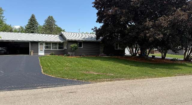 Photo of 404 E Soper St, Winnebago, IL 61088