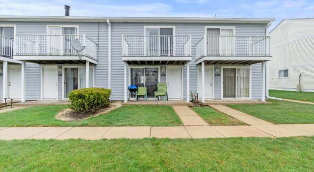 Photo of 410 Meadow Green Ln, Round Lake, IL 60073