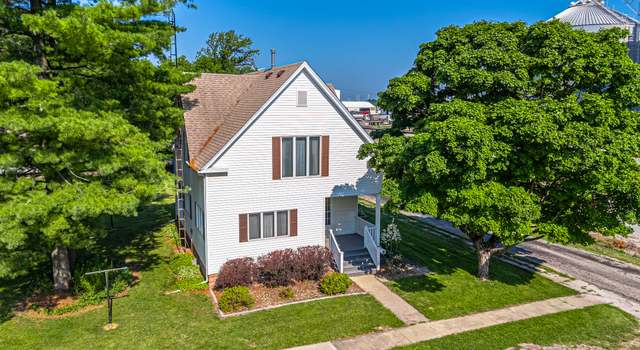 Photo of 102 S Oak St, Arrowsmith, IL 61722