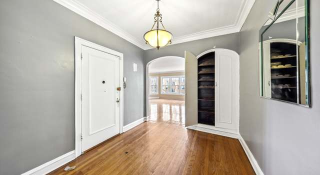 Photo of 6935 S Paxton Ave, Chicago, IL 60649