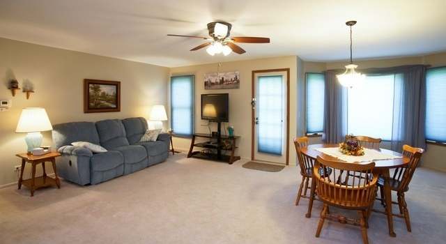 Photo of 112 Red Fox Ln Unit A, Elk Grove Village, IL 60007
