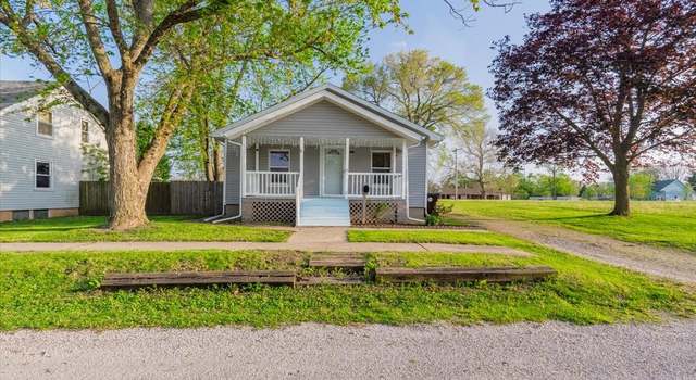 Photo of 800 E Webster St, Clinton, IL 61727