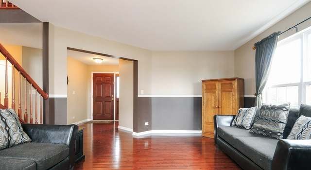 Photo of 2457 MOUTRAY Ln, North Aurora, IL 60542