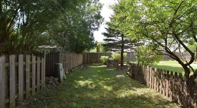 Photo of 670 Wedgewood Cir, Lake In The Hills, IL 60156