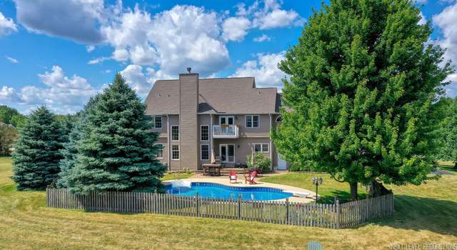 Photo of 2018 Devonshire Ct, Oswego, IL 60543