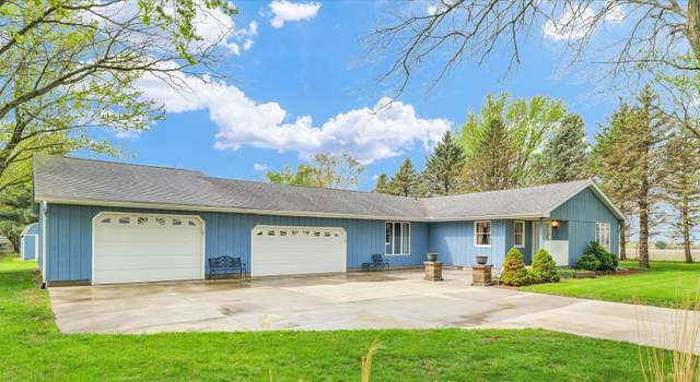 Photo of 824 W 3rd St, Gilman, IL 60938