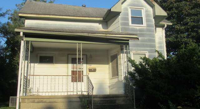 Photo of 701 Harmon St, Danville, IL 61832