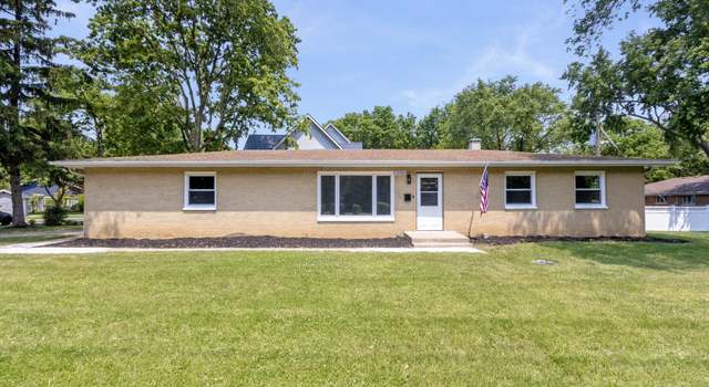 Photo of 102 Pembroke Ave, Joliet, IL 60433