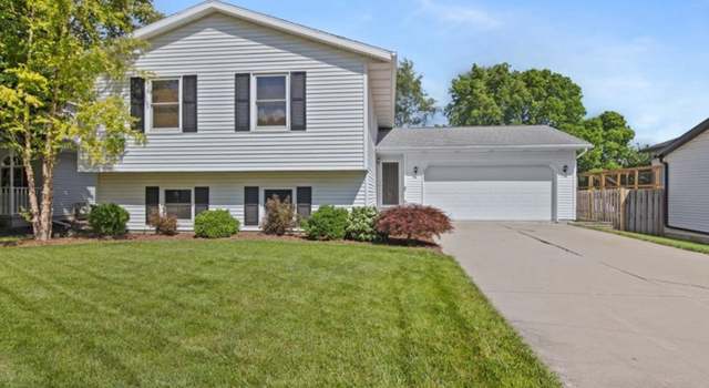 Photo of 16 Rutherford Ct, Bloomington, IL 61705