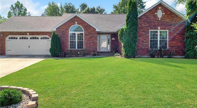 Photo of 1004 Meadow Lake Dr, Maryville, IL 62062