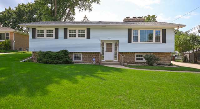 Photo of 620 Pinecroft Dr, Roselle, IL 60172