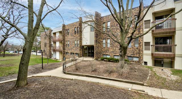 Photo of 2275 Country Club Dr #24, Woodridge, IL 60517