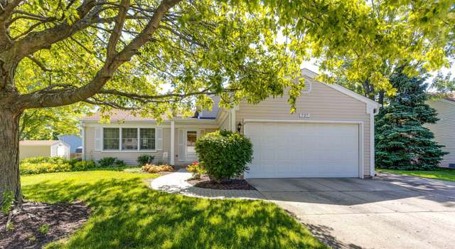 Photo of 727 Whitehall Ct, Schaumburg, IL 60194