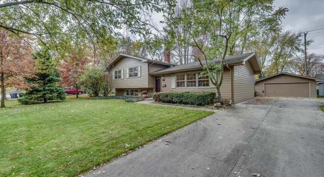Photo of 1021 Emerald Dr, Naperville, IL 60540