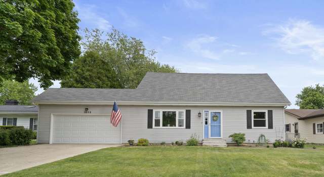 Photo of 1602 Pebblewood Dr, Sycamore, IL 60178