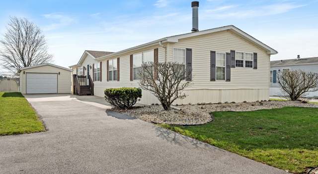 Photo of 15 Finch Ln, Beecher, IL 60401