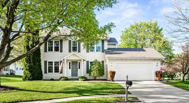 Photo of 4 Tees Ct, Bloomington, IL 61704
