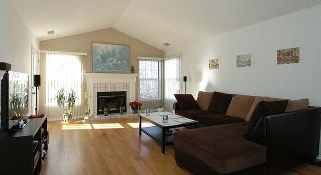Photo of 2861 Fremont Ct, Schaumburg, IL 60193