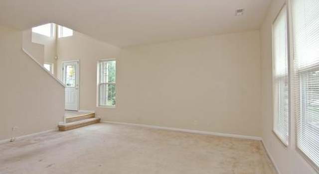 Photo of 188 W Chatham Dr, Round Lake, IL 60073