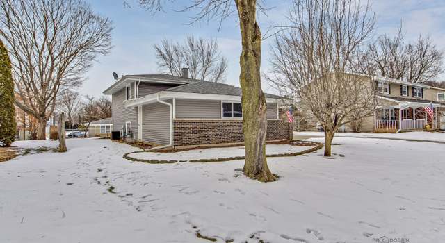 Photo of 6S157 Country Dr, Naperville, IL 60540