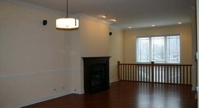 Photo of 932 W Barry Ave #1, Chicago, IL 60657