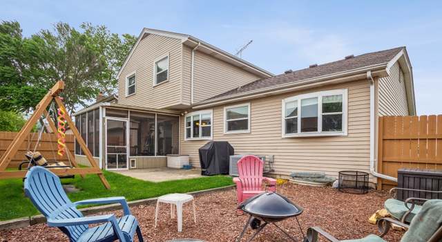 Photo of 10 Claridge Ct, Streamwood, IL 60107