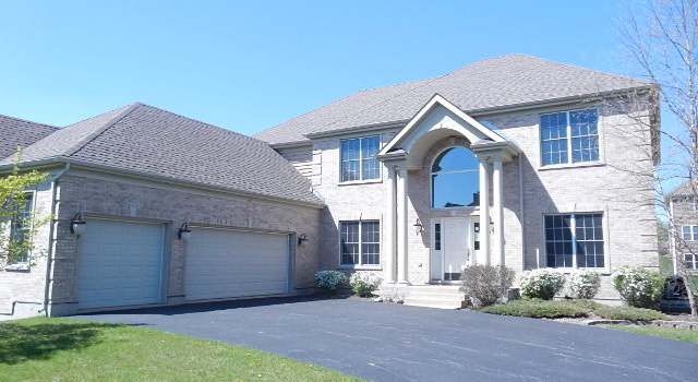Photo of 11 Shoal Creek Ct, Lake In The Hills, IL 60156