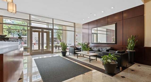 Photo of 807 Davis St #807, Evanston, IL 60201