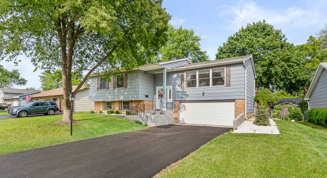 Photo of 384 Glen Farm Ln, Lake Zurich, IL 60047
